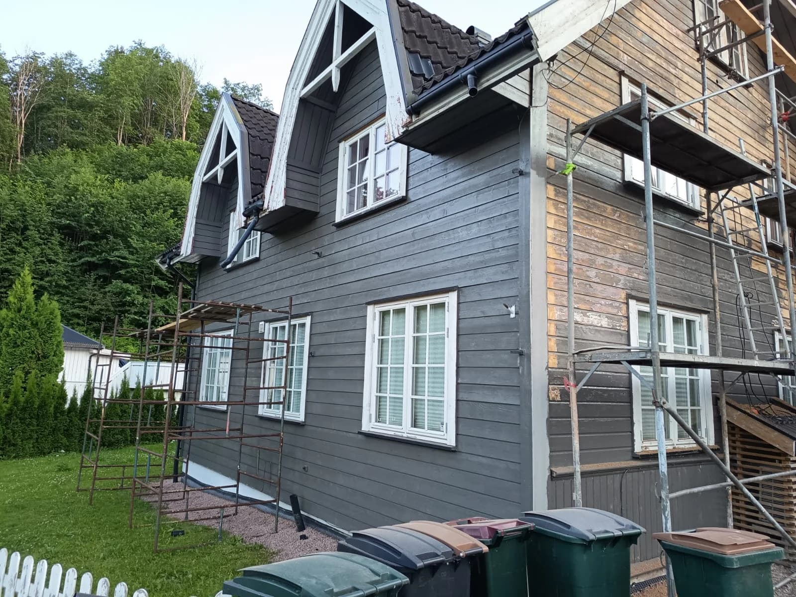 Fasademaling enebolig levert av Powerpex Service AS